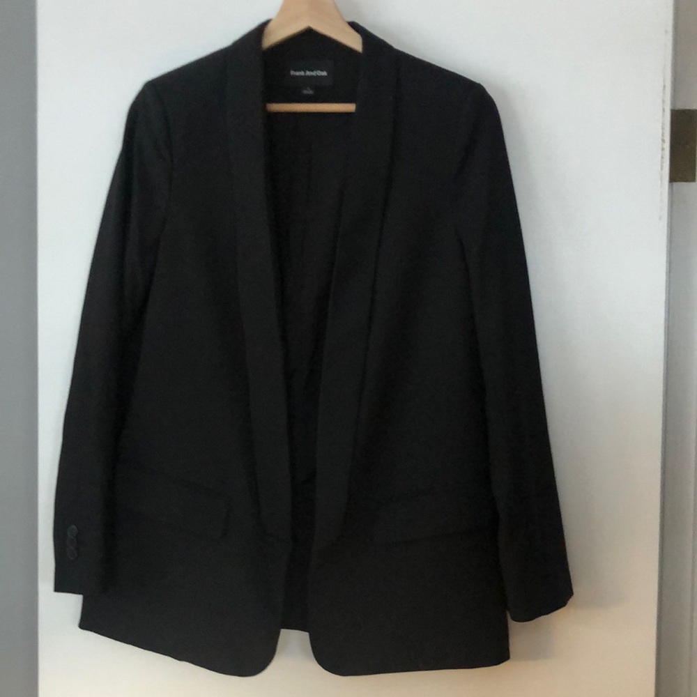 Frank & Oak women’s medium travel blazer, tuxedo style in black.